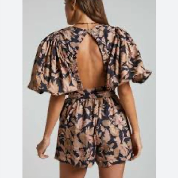 Amalie Showpo Dessie Floral Tie Front Open Back Puff Sleeve romper US 6 - Picture 2 of 8